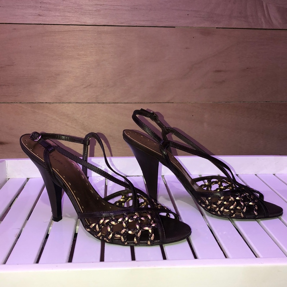 BCBG girls brown & gold sandals. Size 8